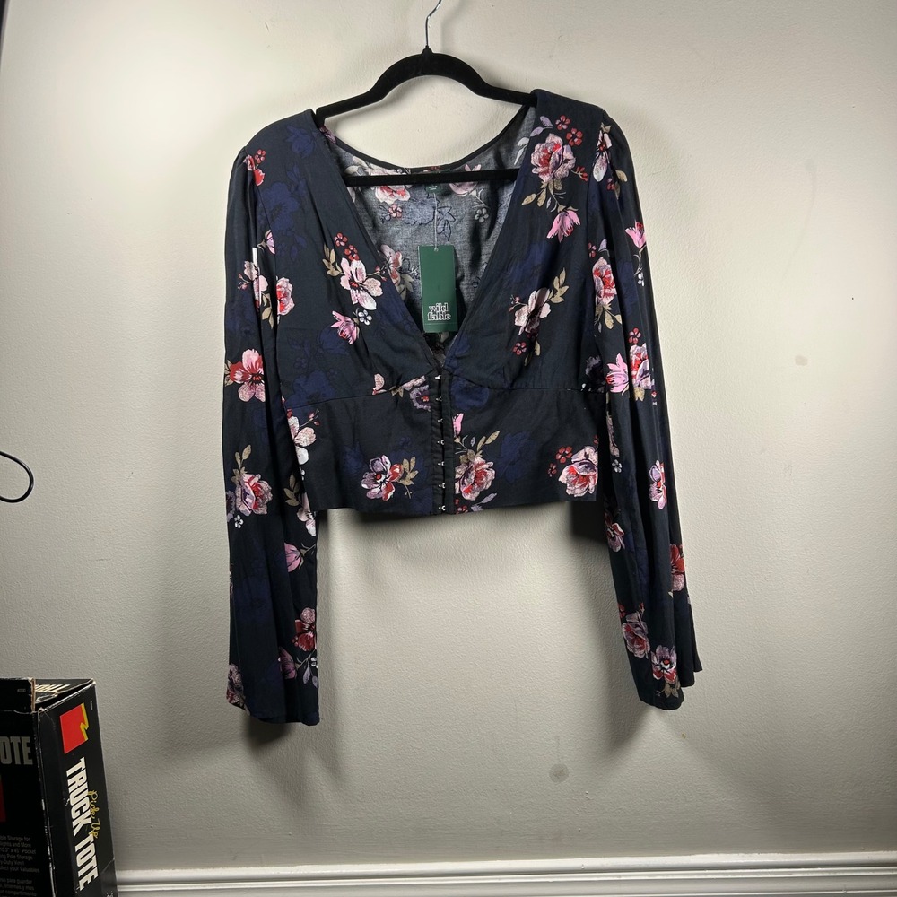 Wild Fable Crop Top Womens Large Navy Floral Modern Hook Eye Smocked Back Blouse